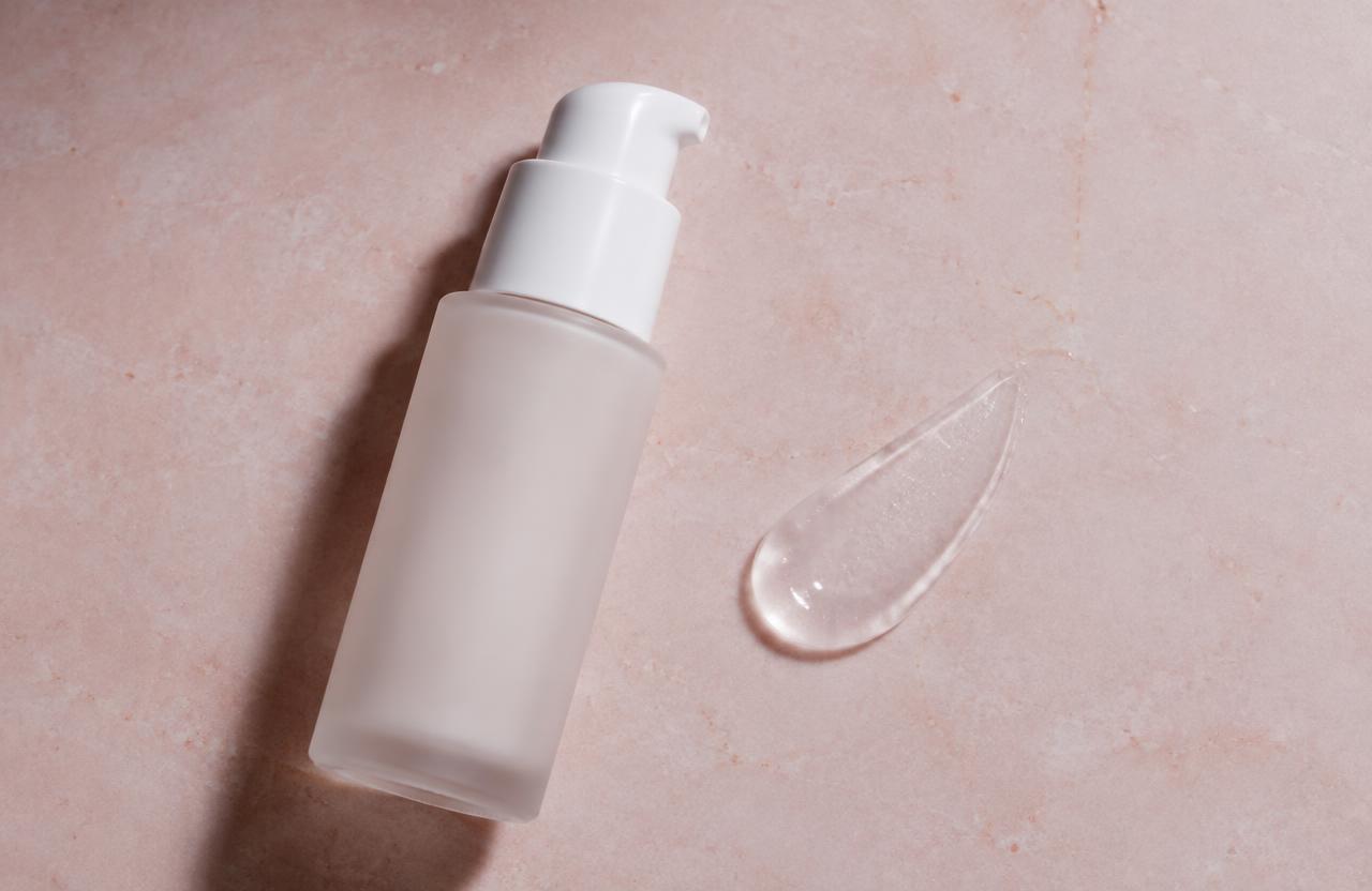 Primer pump bottle with a clear gel swatch